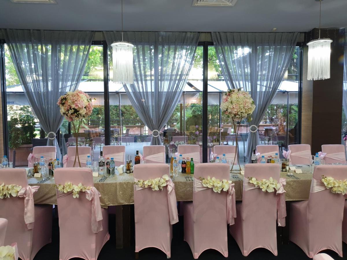 Hotel Presidivm Palace 로베치 외부 사진