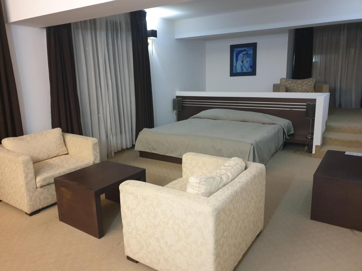 Hotel Presidivm Palace 로베치 외부 사진