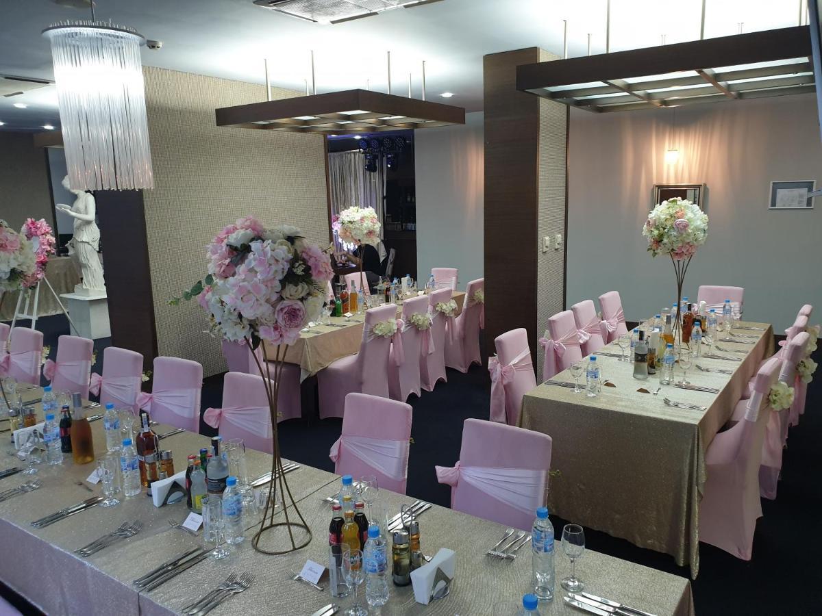 Hotel Presidivm Palace 로베치 외부 사진