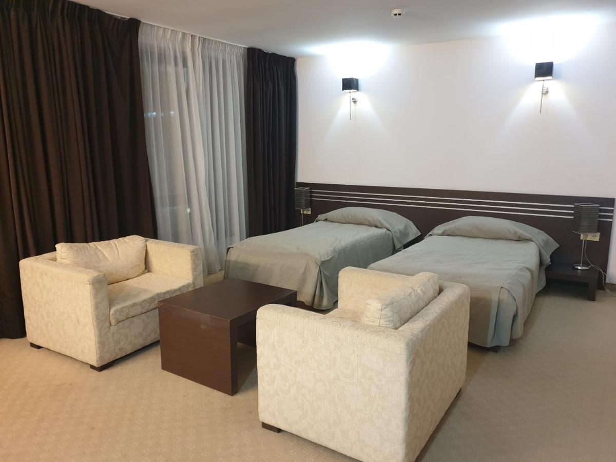 Hotel Presidivm Palace 로베치 외부 사진