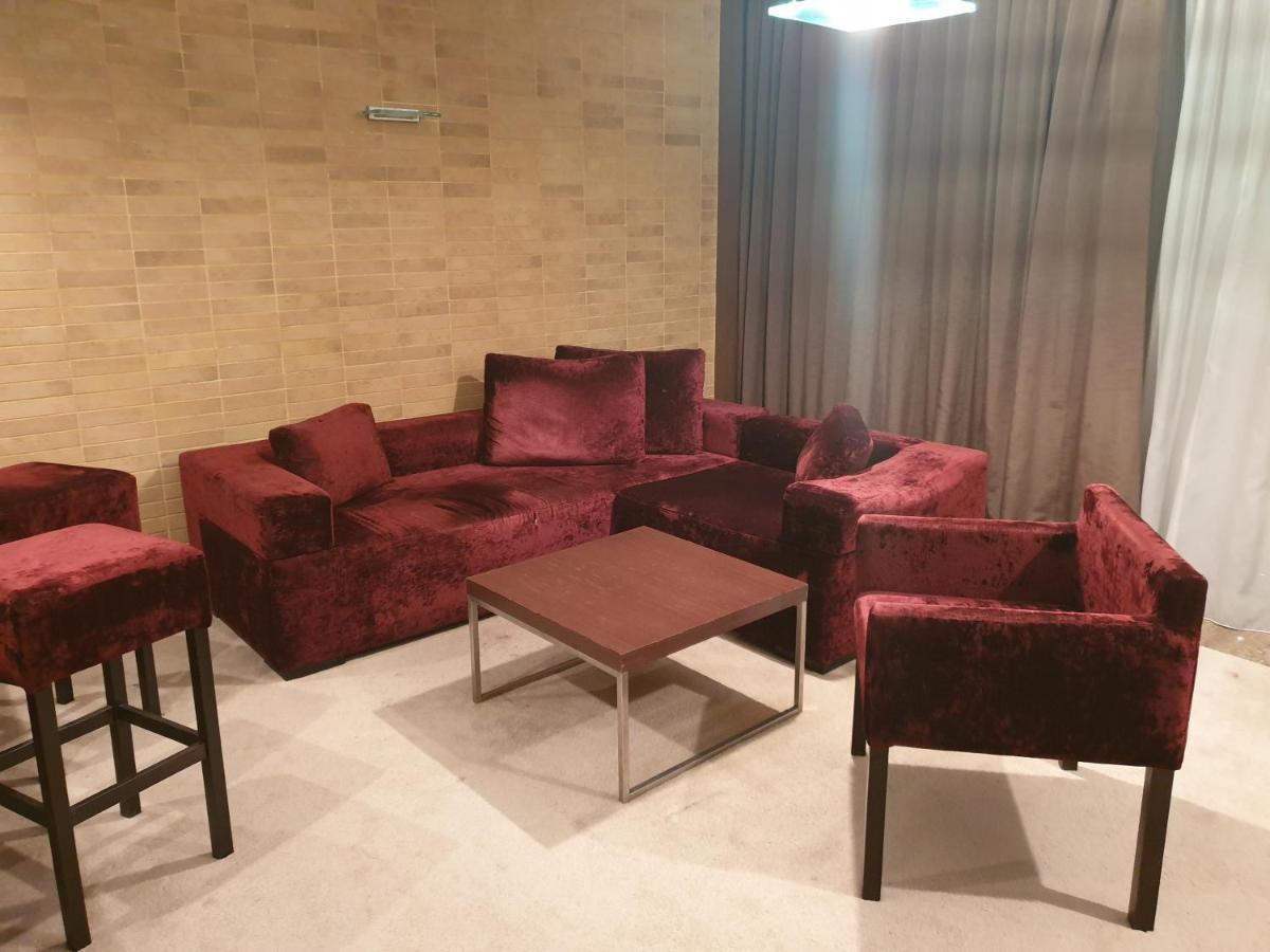 Hotel Presidivm Palace 로베치 외부 사진