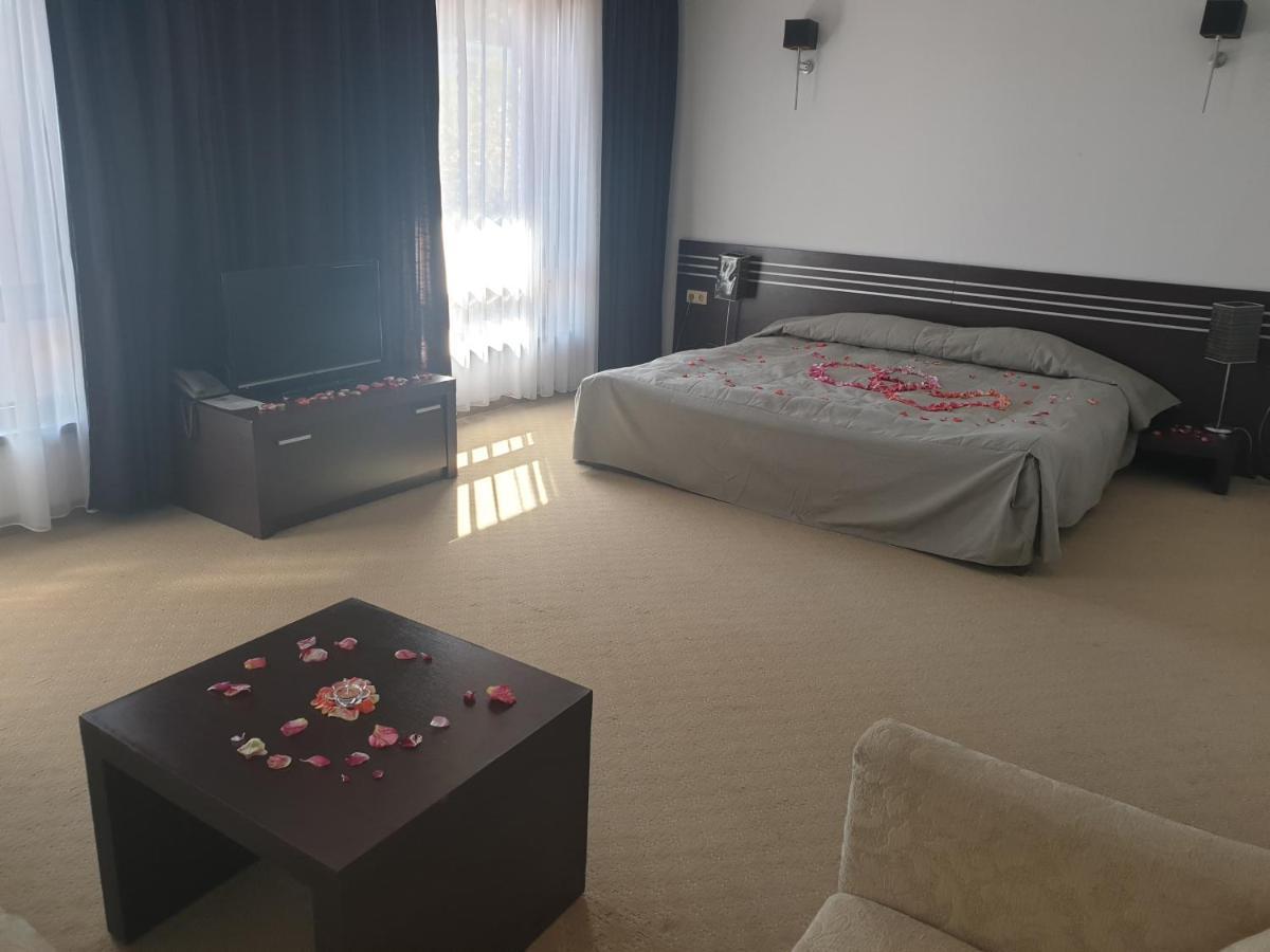 Hotel Presidivm Palace 로베치 외부 사진