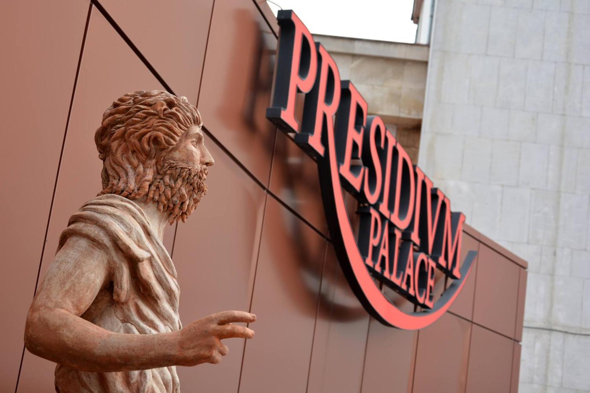 Hotel Presidivm Palace 로베치 외부 사진