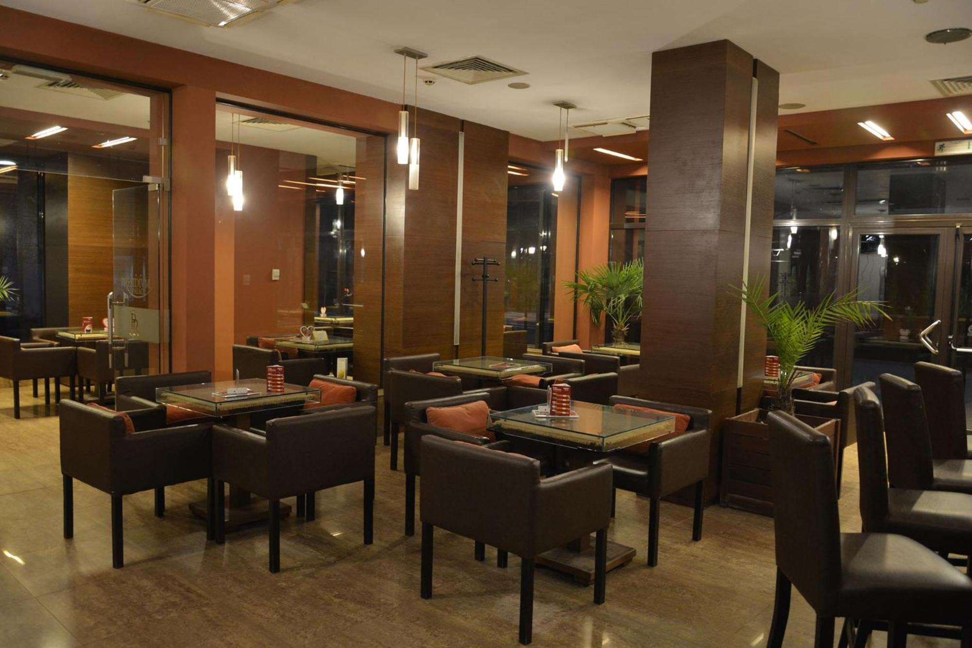 Hotel Presidivm Palace 로베치 외부 사진