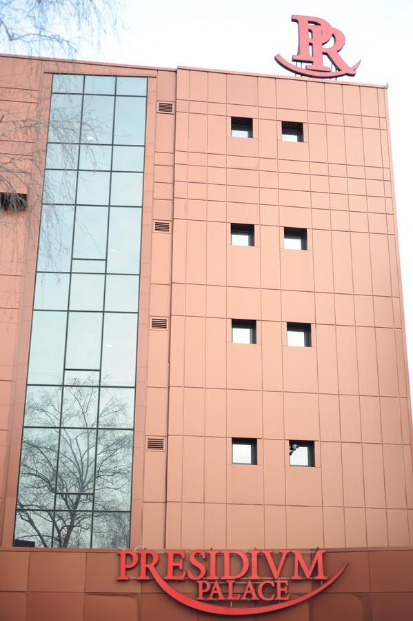 Hotel Presidivm Palace 로베치 외부 사진