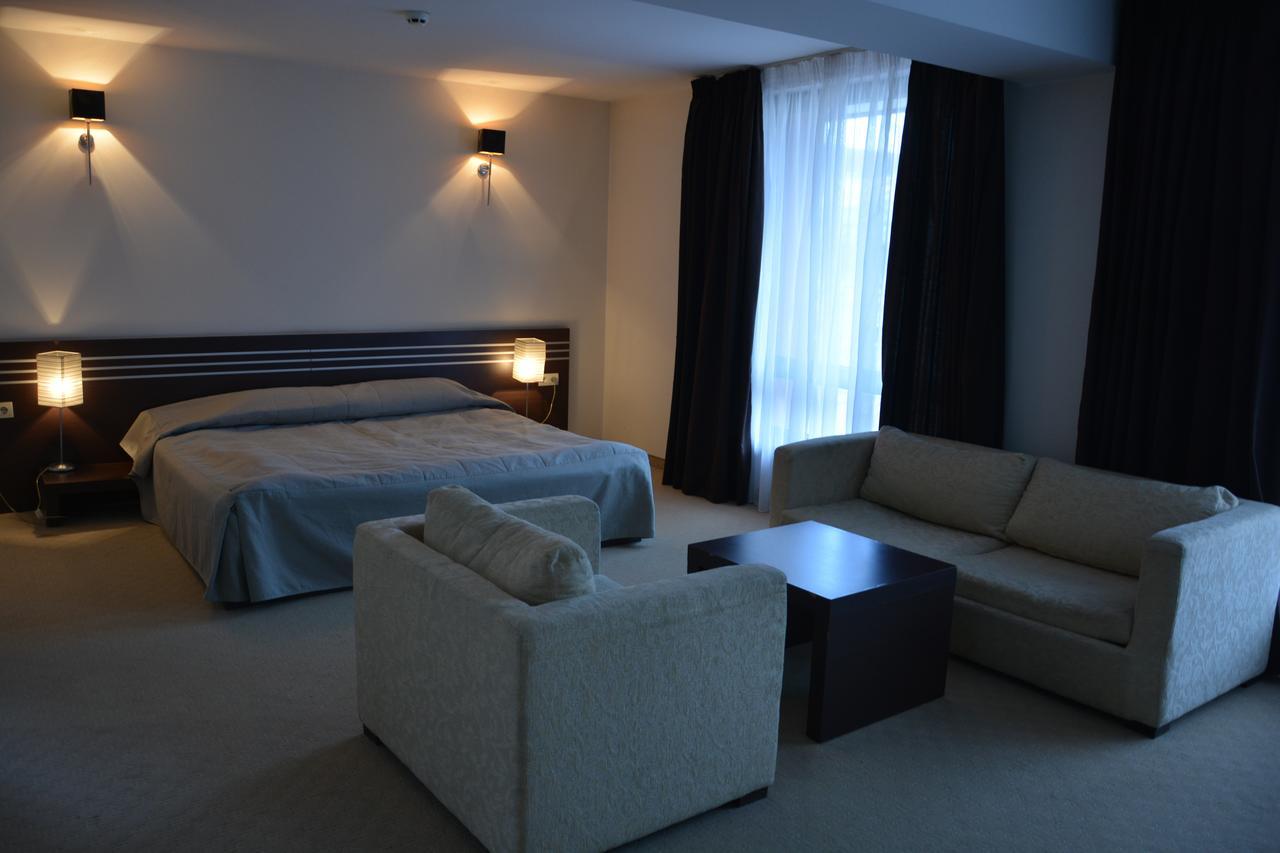 Hotel Presidivm Palace 로베치 외부 사진