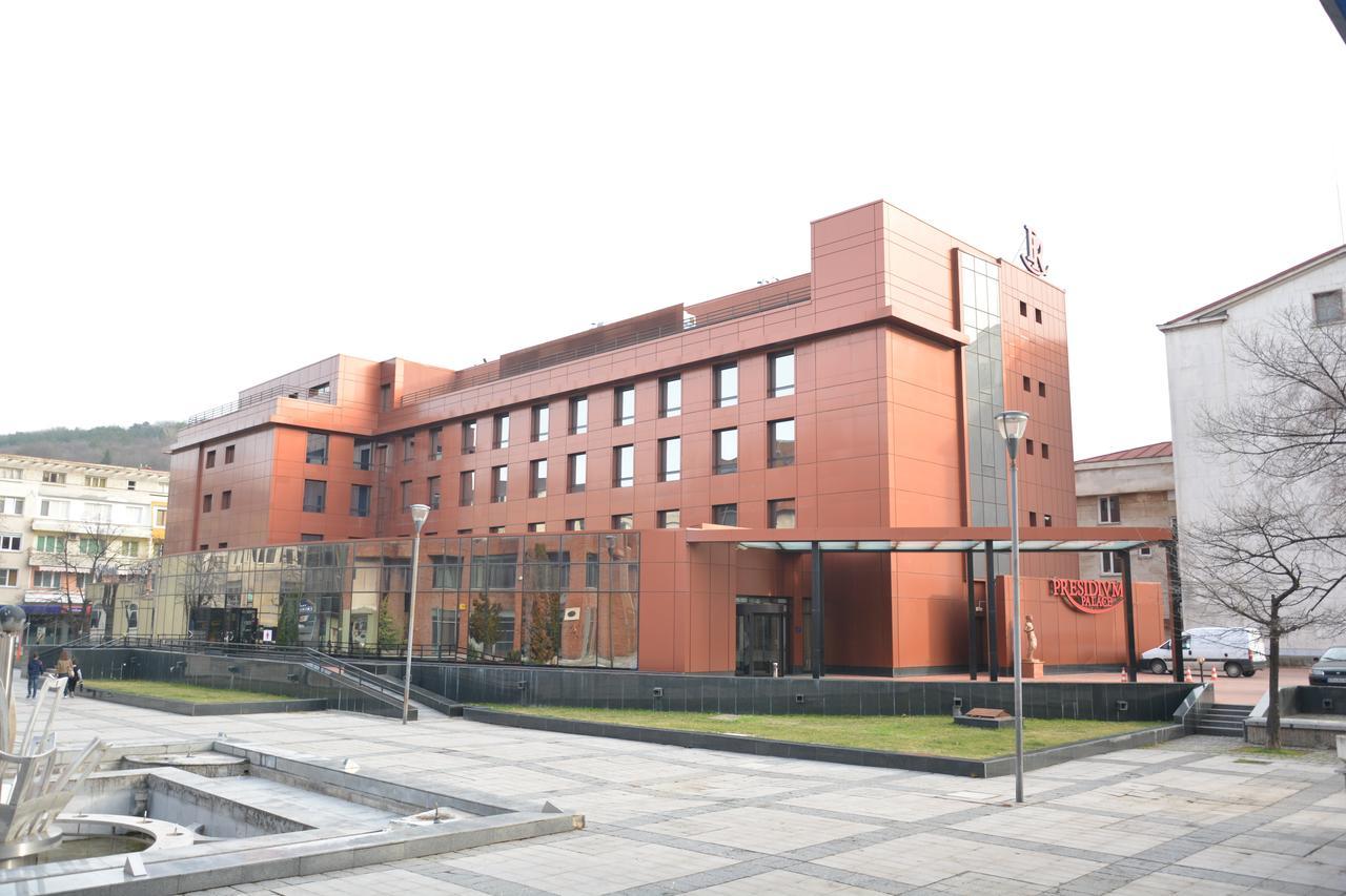 Hotel Presidivm Palace 로베치 외부 사진