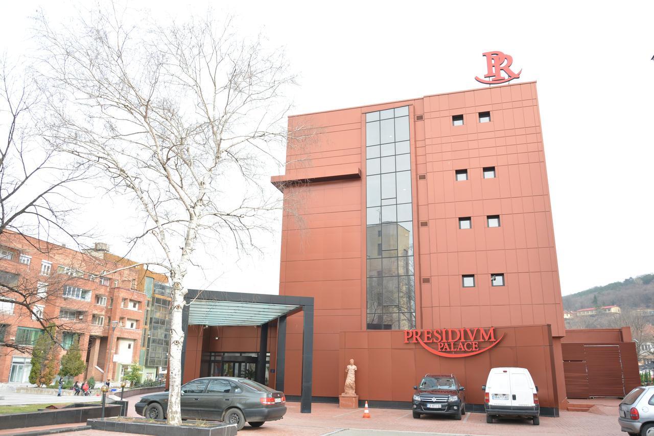 Hotel Presidivm Palace 로베치 외부 사진