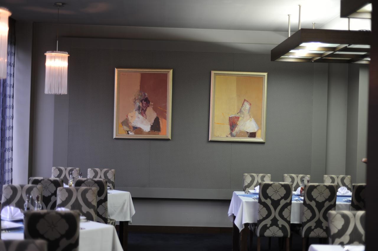 Hotel Presidivm Palace 로베치 외부 사진