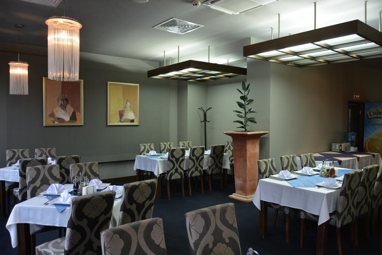 Hotel Presidivm Palace 로베치 외부 사진