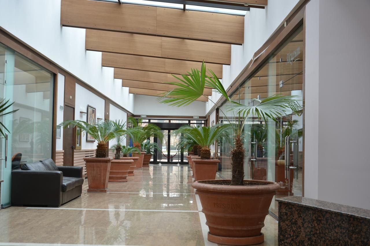 Hotel Presidivm Palace 로베치 외부 사진