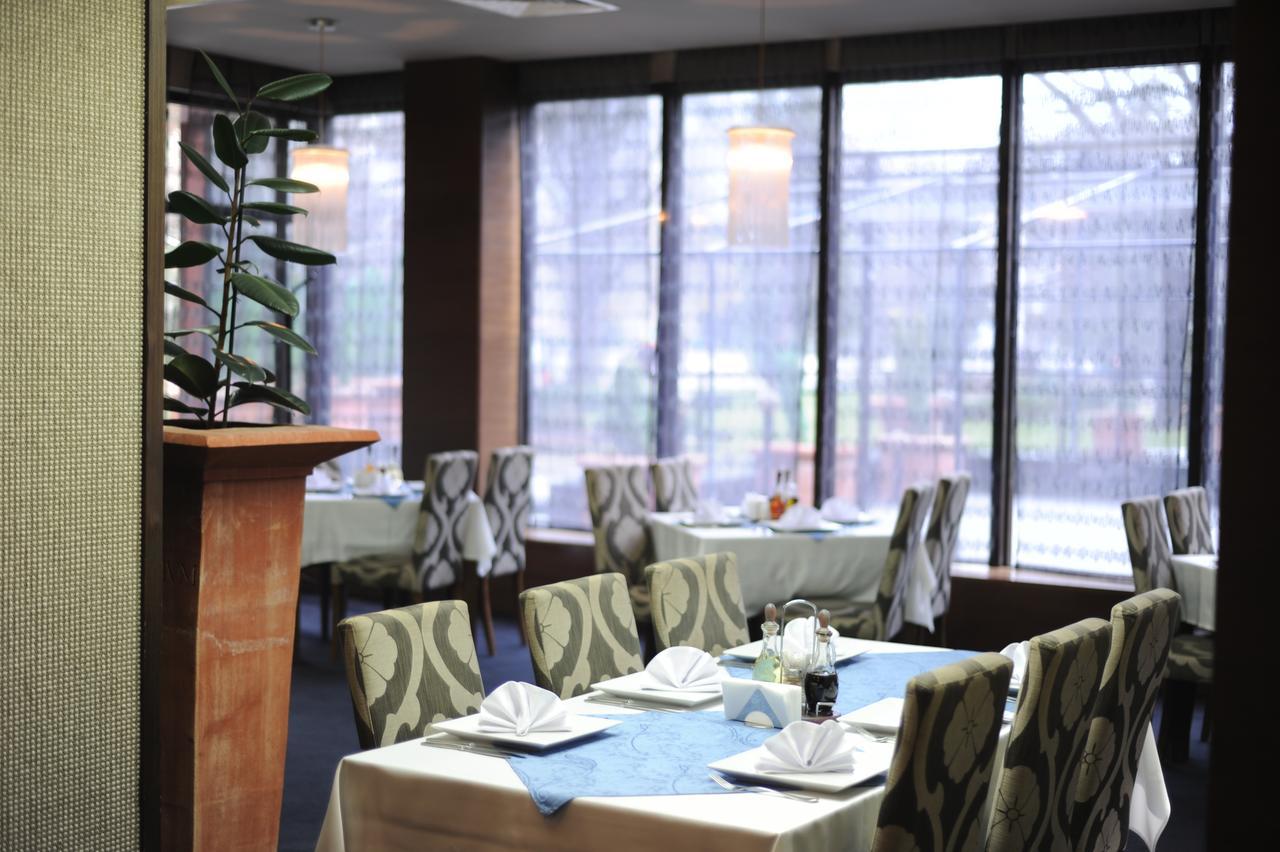 Hotel Presidivm Palace 로베치 외부 사진