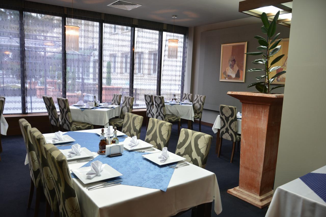 Hotel Presidivm Palace 로베치 외부 사진