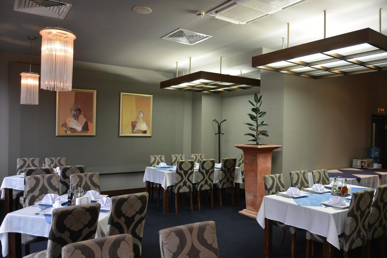Hotel Presidivm Palace 로베치 외부 사진