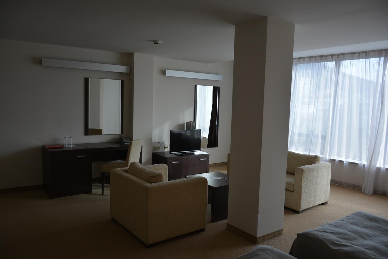 Hotel Presidivm Palace 로베치 외부 사진
