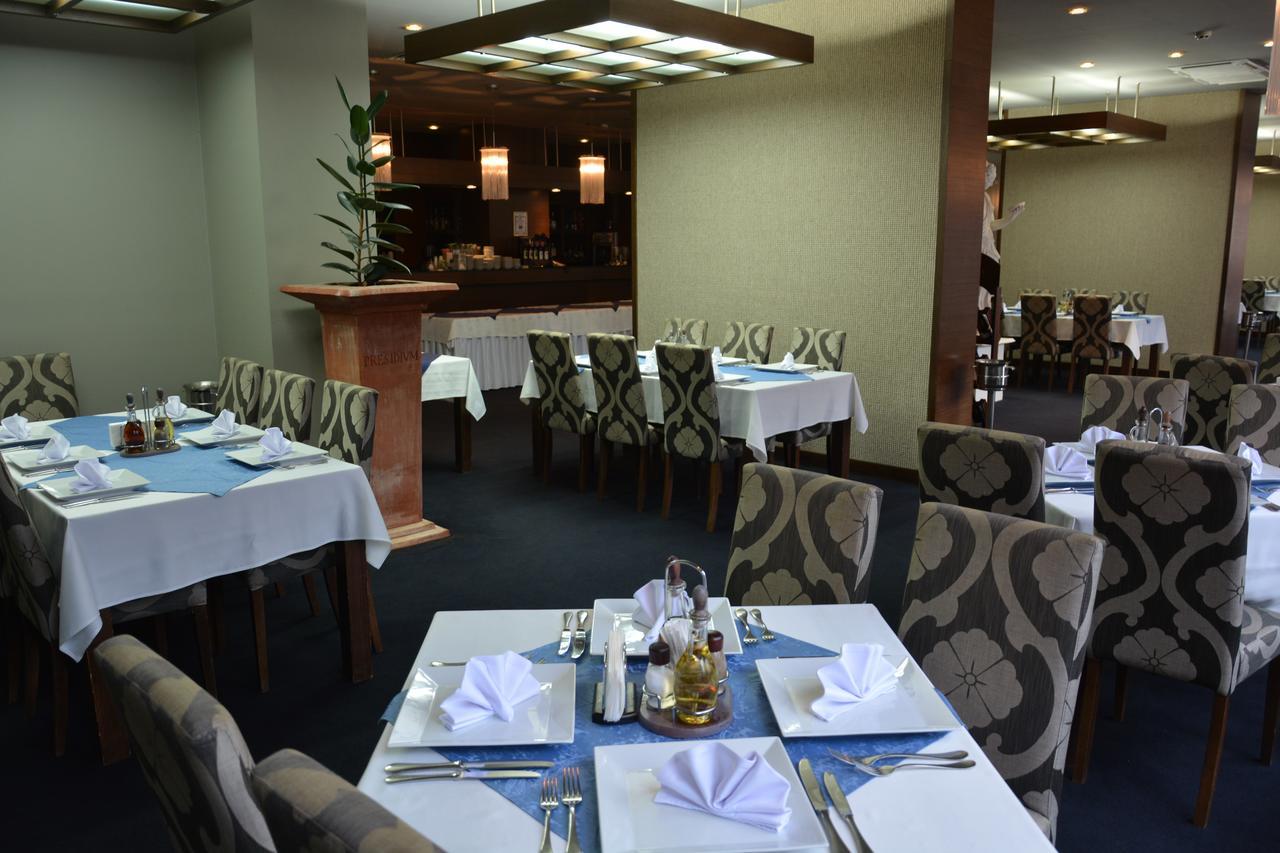 Hotel Presidivm Palace 로베치 외부 사진