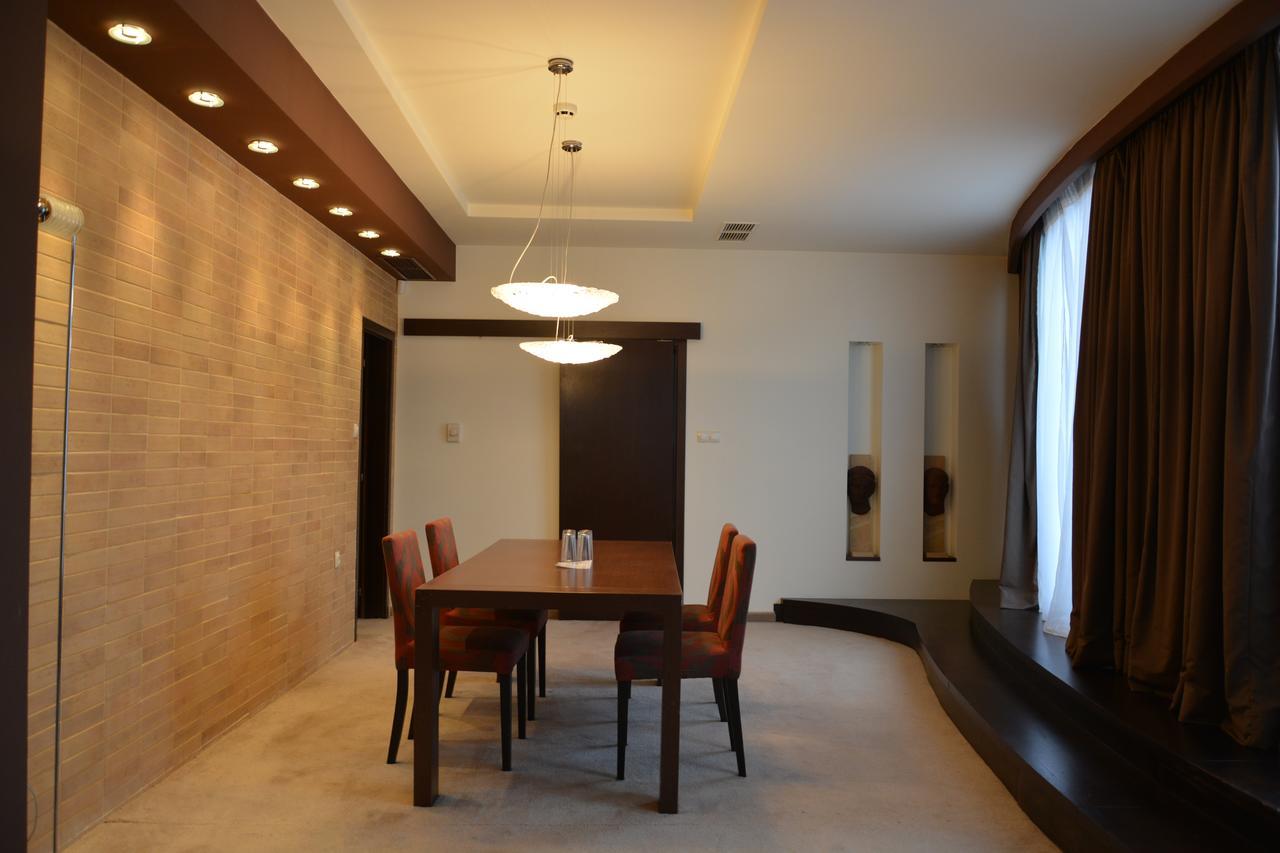 Hotel Presidivm Palace 로베치 외부 사진