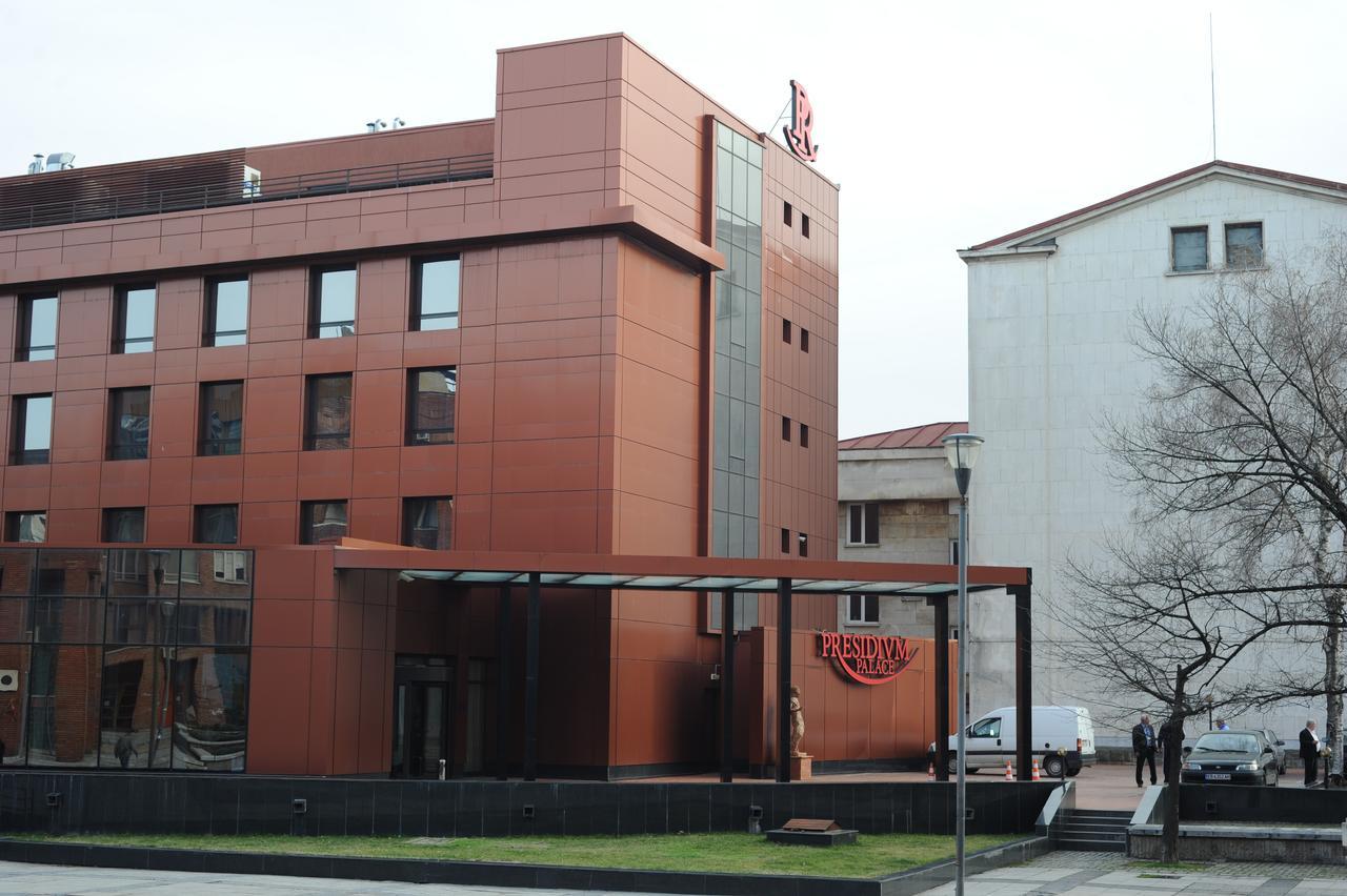 Hotel Presidivm Palace 로베치 외부 사진