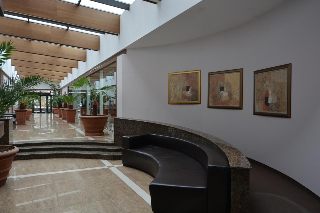 Hotel Presidivm Palace 로베치 외부 사진