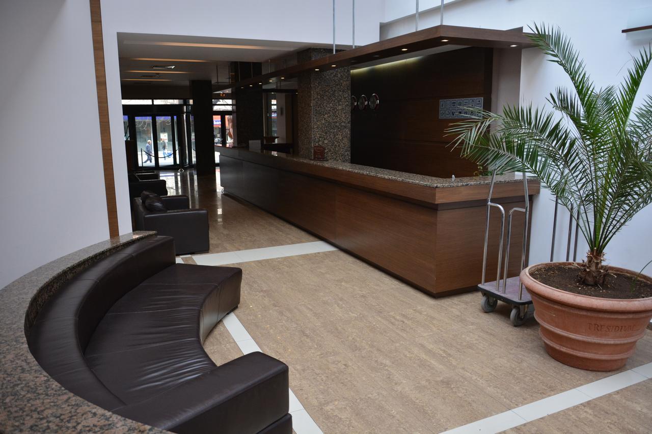 Hotel Presidivm Palace 로베치 외부 사진