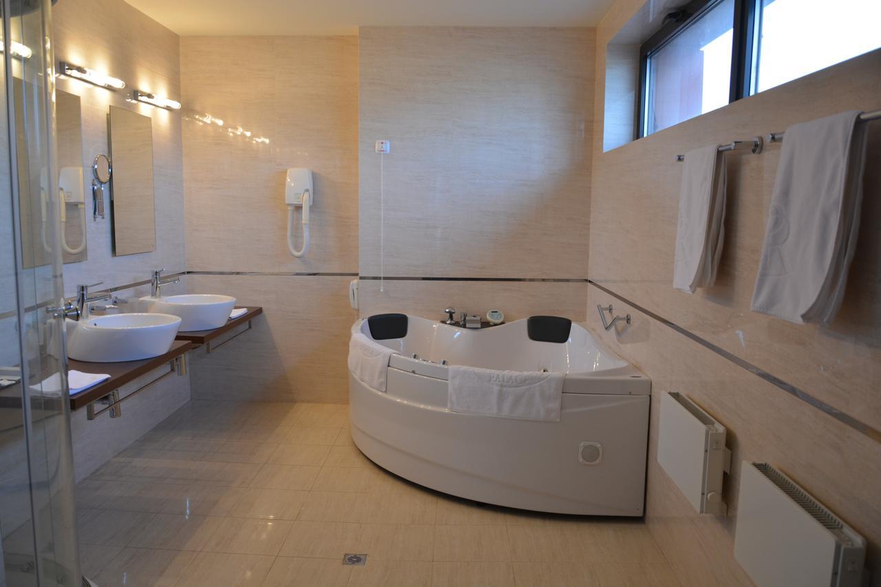 Hotel Presidivm Palace 로베치 외부 사진