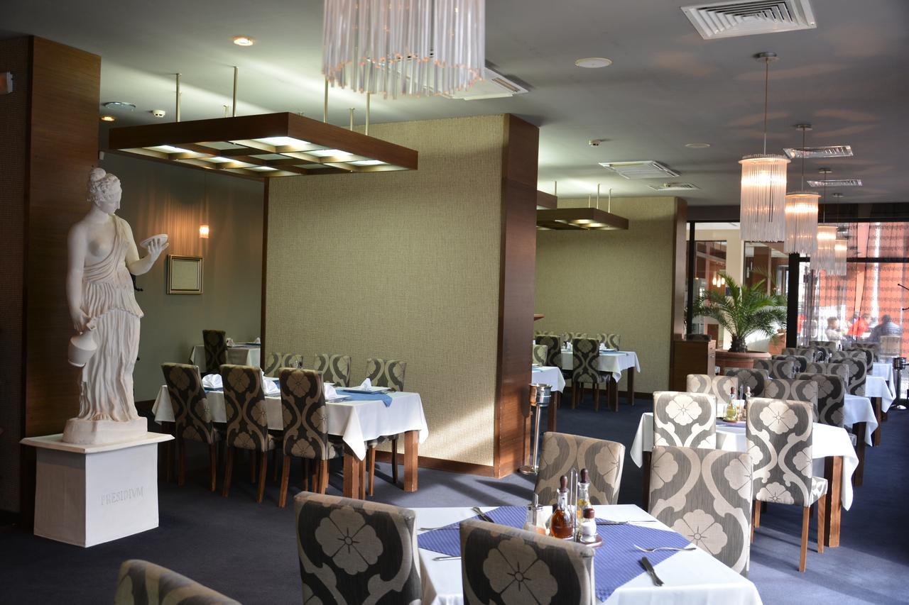 Hotel Presidivm Palace 로베치 외부 사진