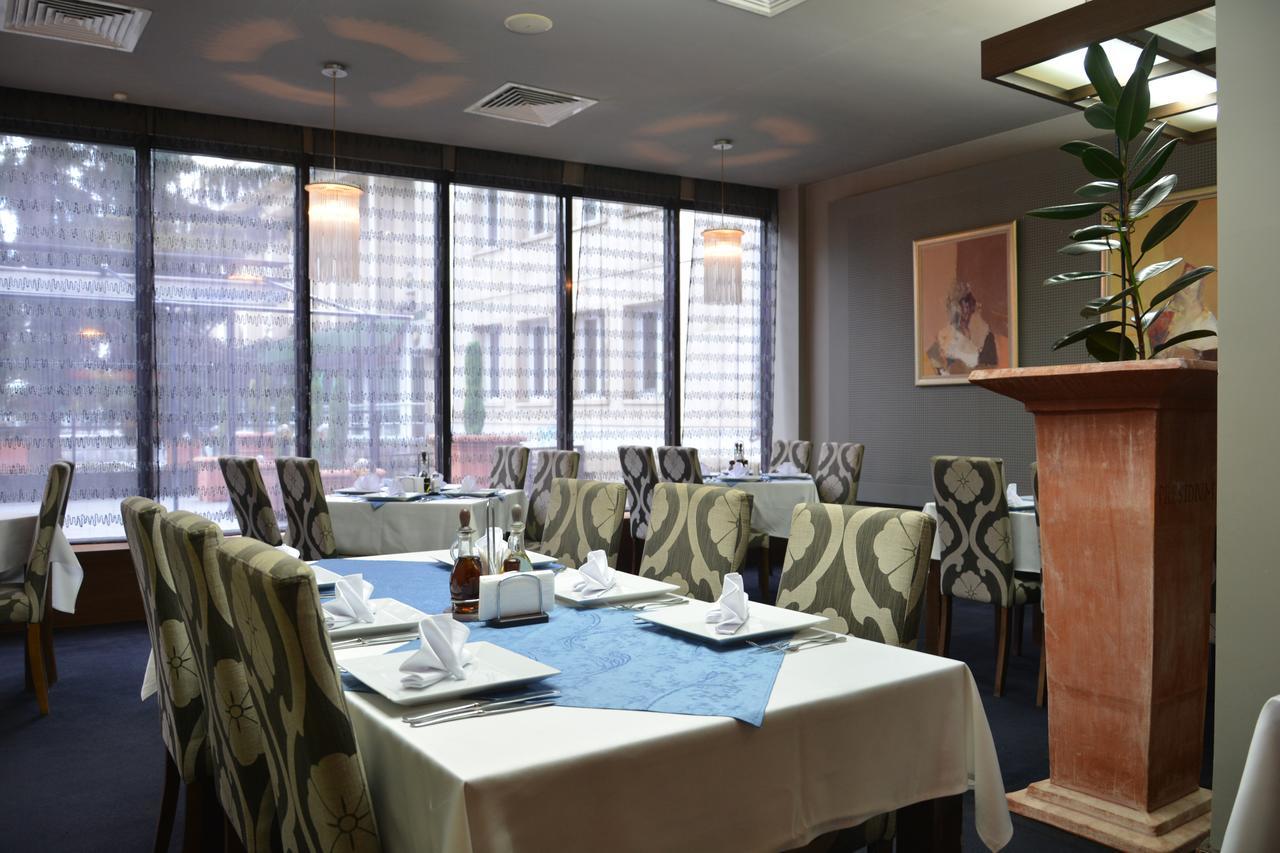 Hotel Presidivm Palace 로베치 외부 사진