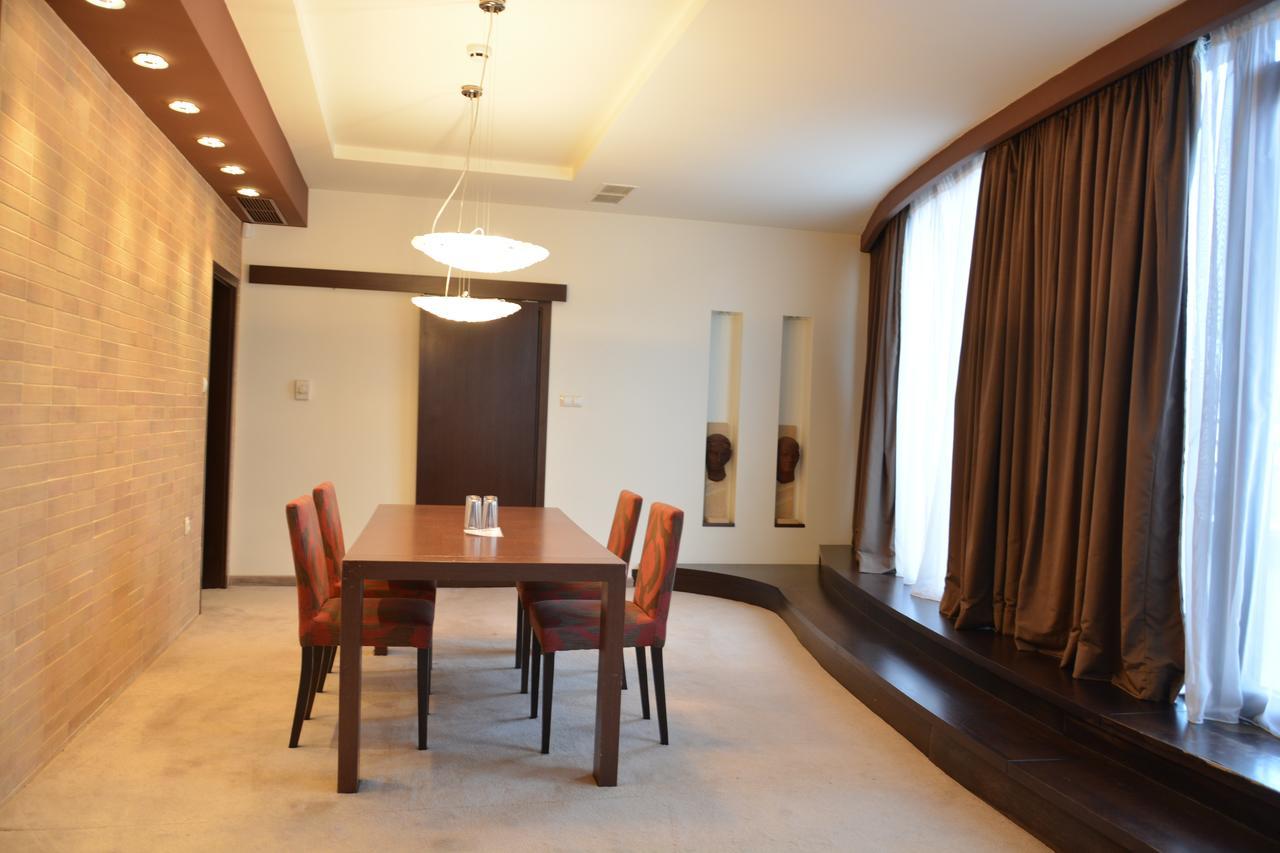 Hotel Presidivm Palace 로베치 외부 사진