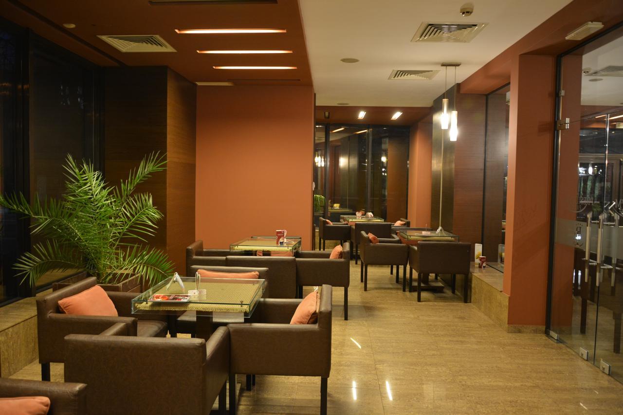 Hotel Presidivm Palace 로베치 외부 사진