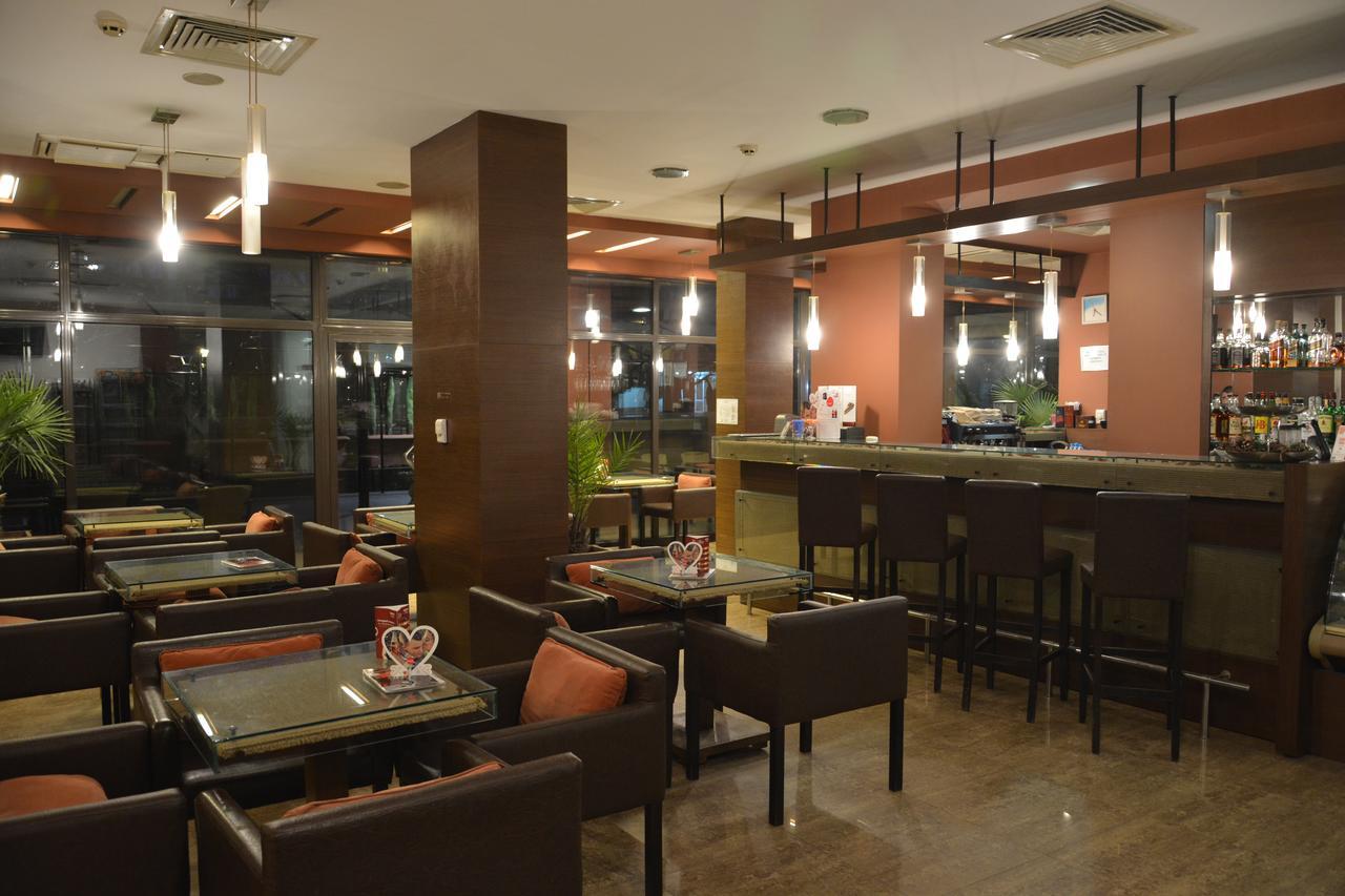 Hotel Presidivm Palace 로베치 외부 사진